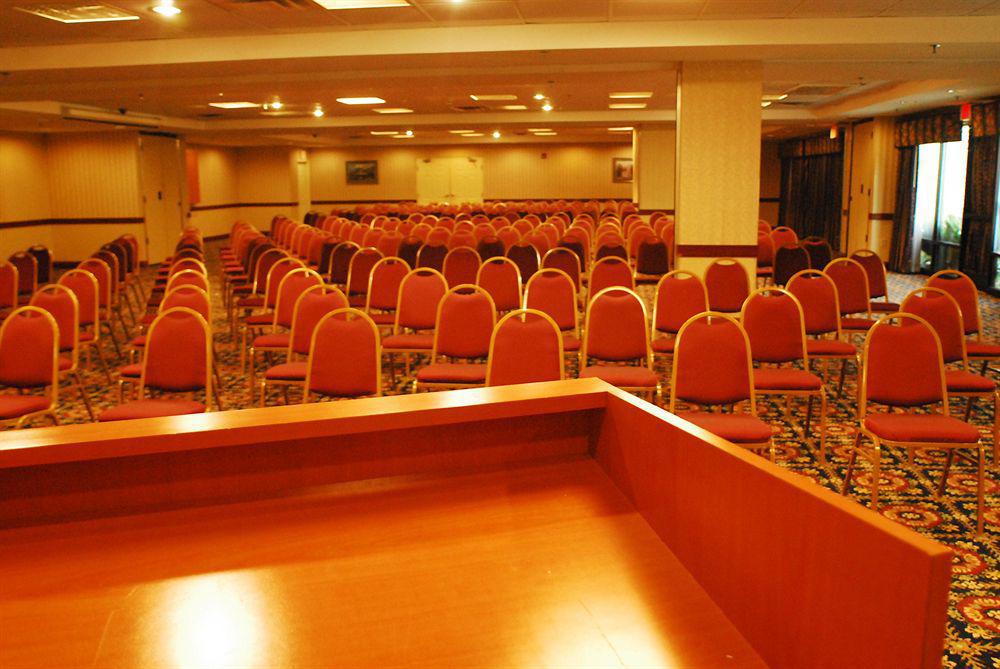 Savannah Gateway Hotel & Suites Τζώρτζταουν Ανέσεις φωτογραφία