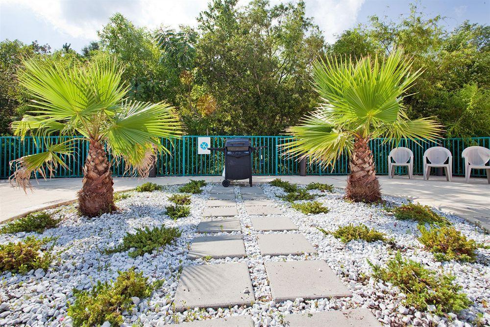 Savannah Gateway Hotel & Suites Τζώρτζταουν Εξωτερικό φωτογραφία